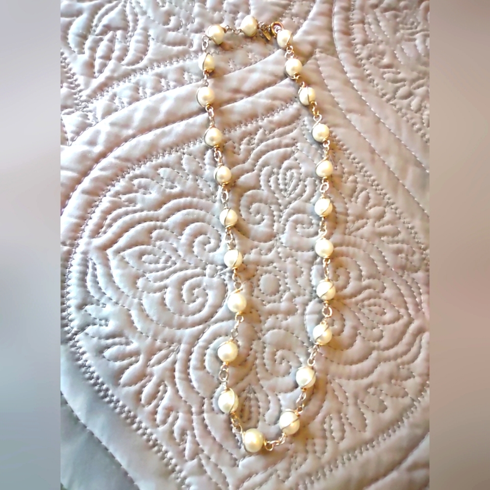 Vintage Sarah Coventry Gold Tone and Faux Pearl 16 in. Necklace